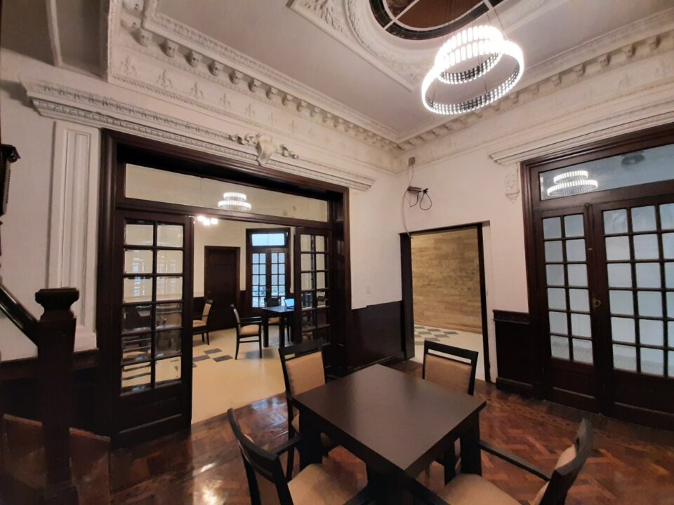 gallery-item