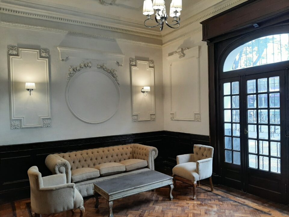 gallery-item