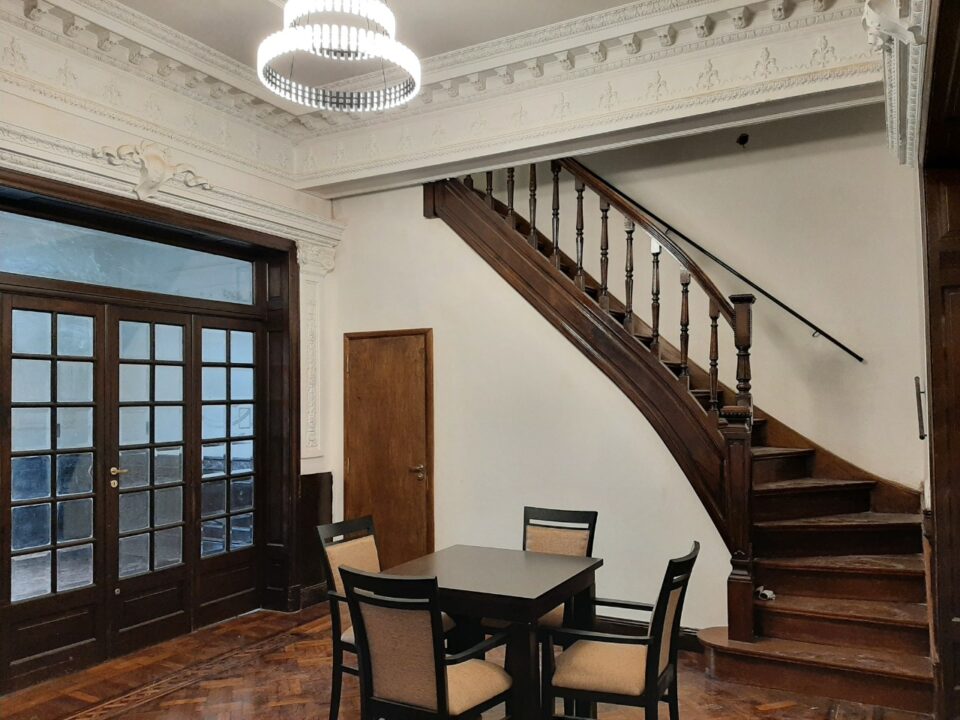 gallery-item