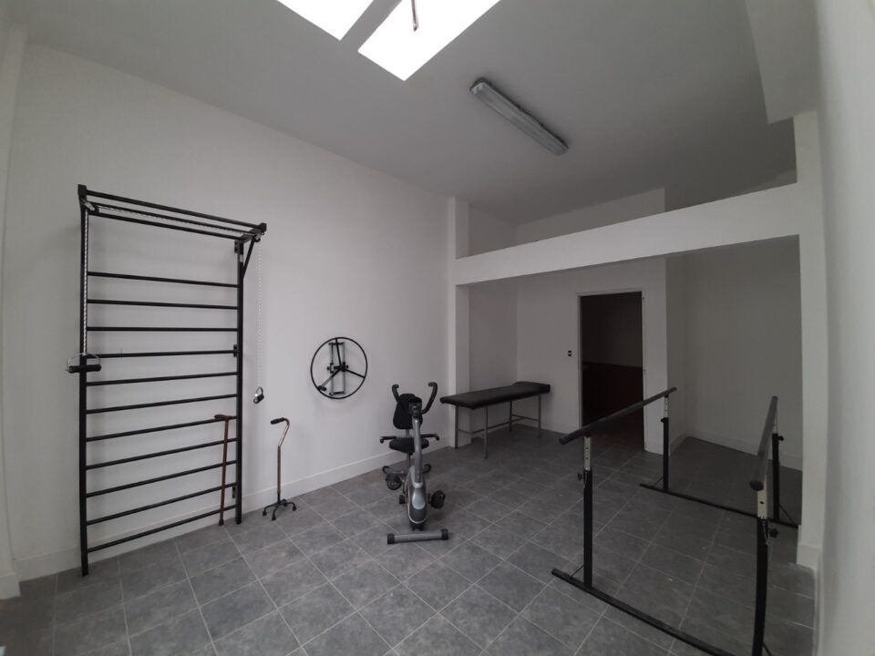 gallery-item