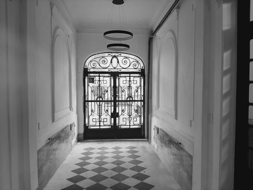 gallery-item